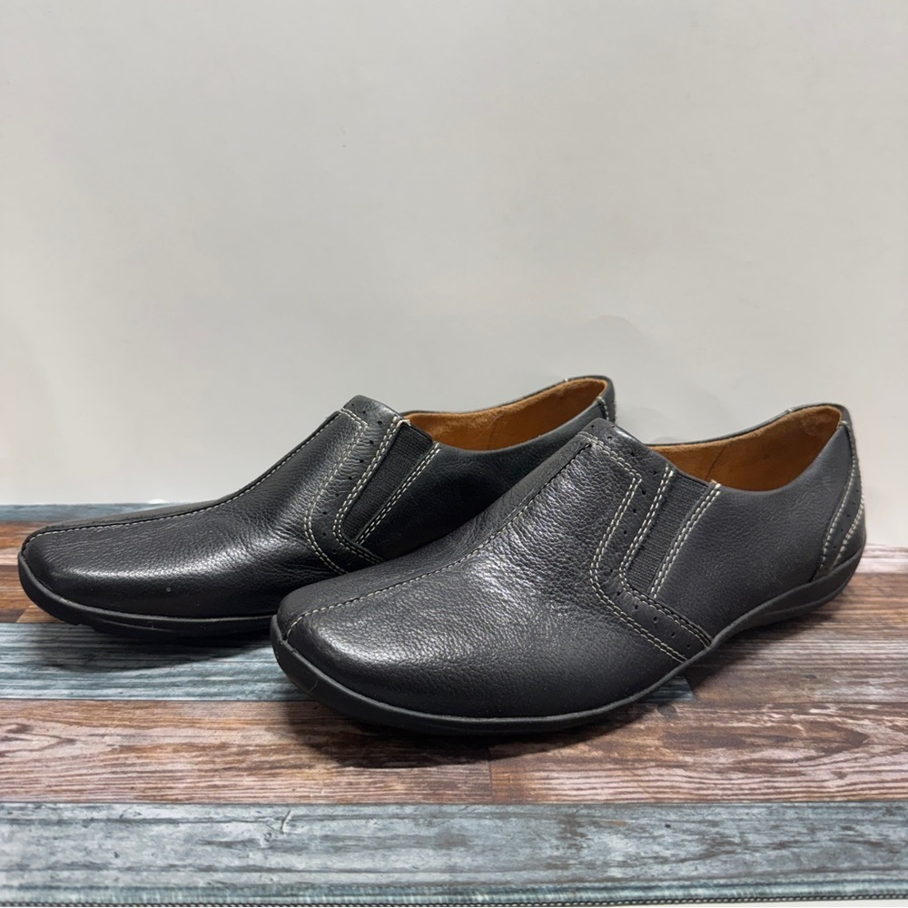 Natural Soul Women’s Black Slip-On Leather Loafers — Casual Comfort